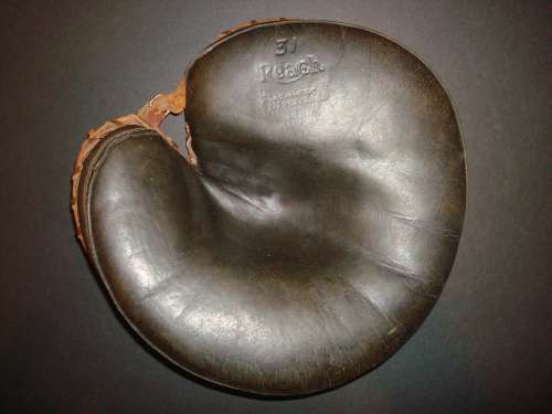 A.J. Reach 31 Catchers Mitt Front